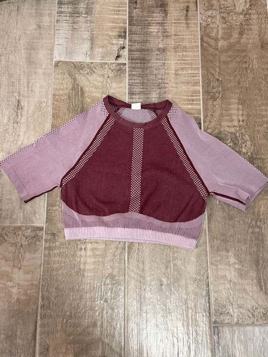 Fabletics Tops - Fabletics Jessie Seamless Short Sleeve Crop Top in Burgundy and Pink